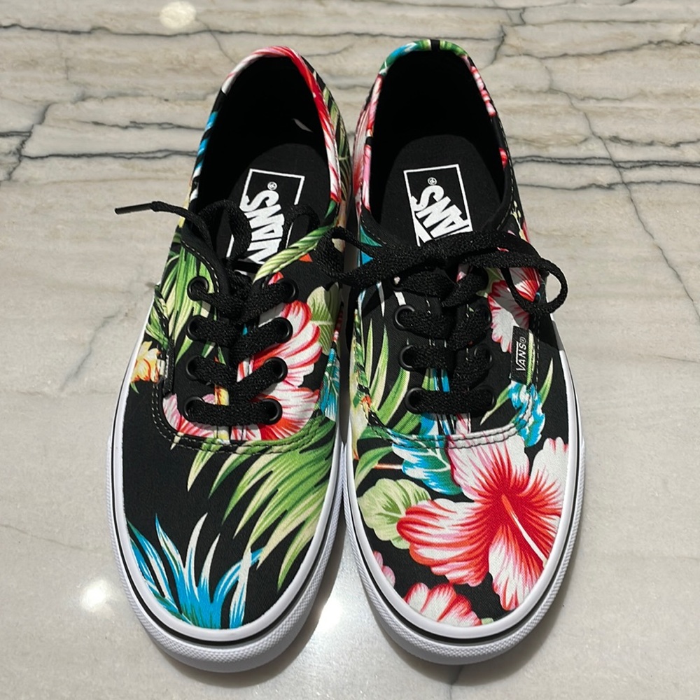 New Without Tags Authentic Hawaiian Floral Skate Shoes